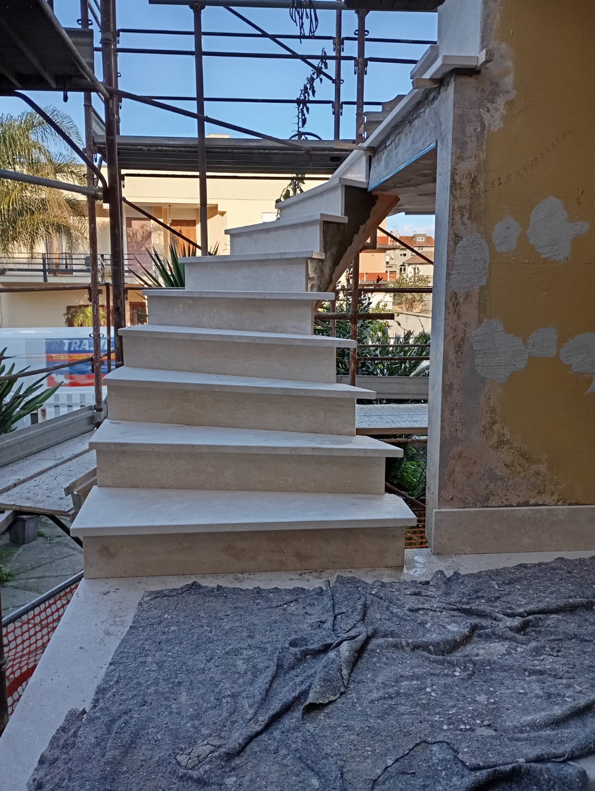 Cantiere edile: getto fondazione e preparazione