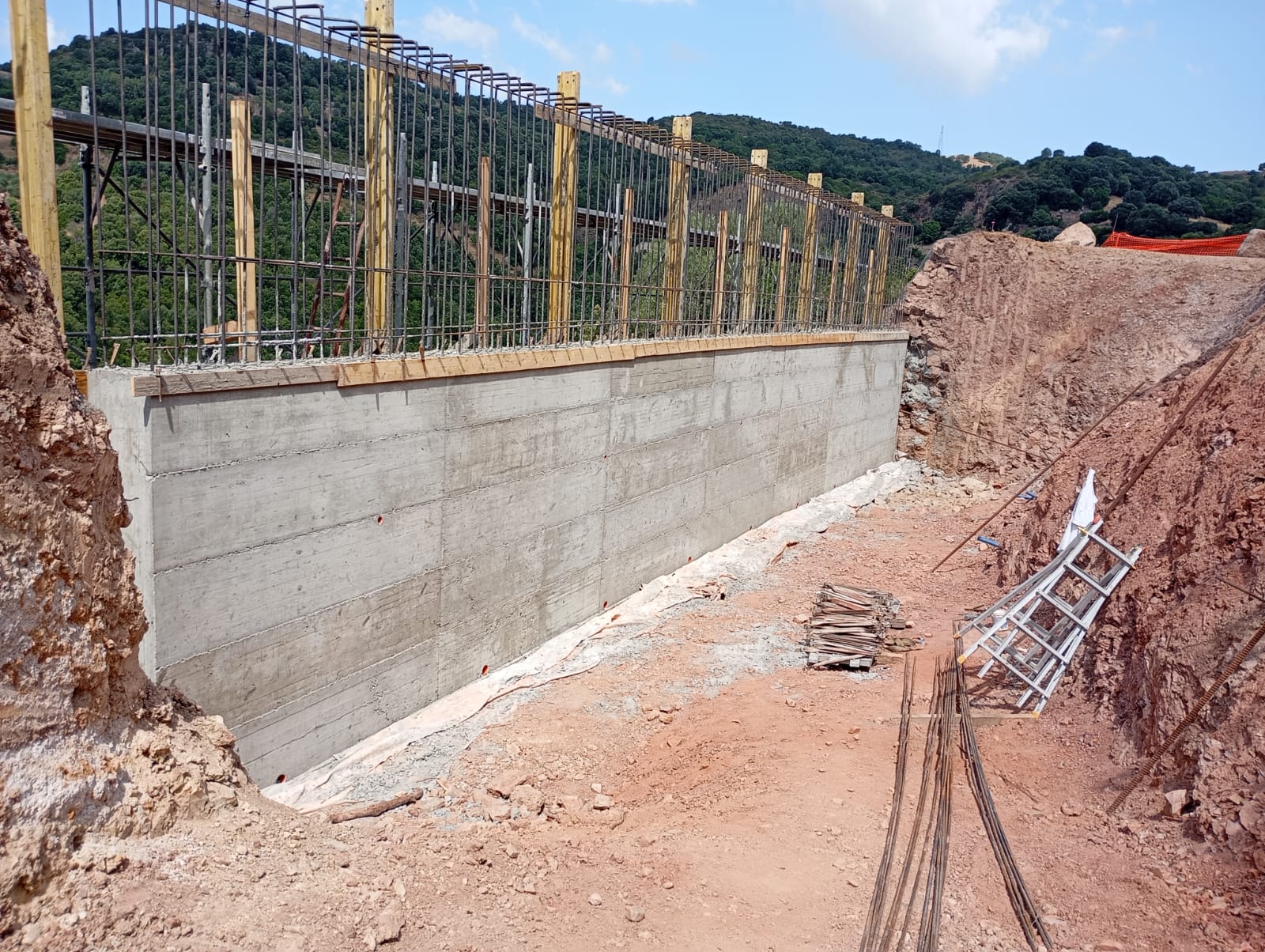Costruzione muro di contenimento